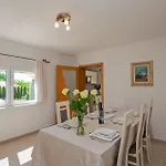 4 Bedroom Stunning In Casa de Férias Imotski