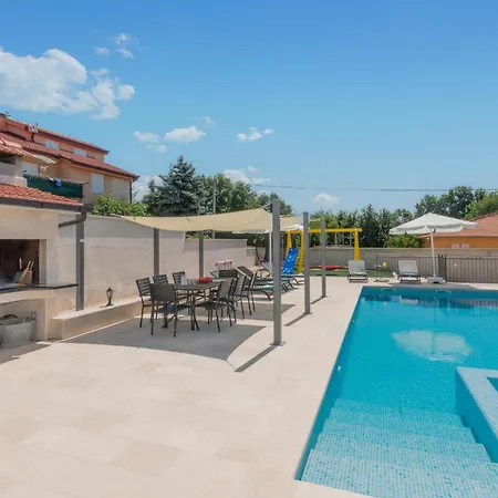 度假居 4 Bedroom Stunning In