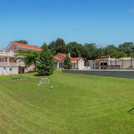 4 Bedroom Stunning In * إيموتسكي