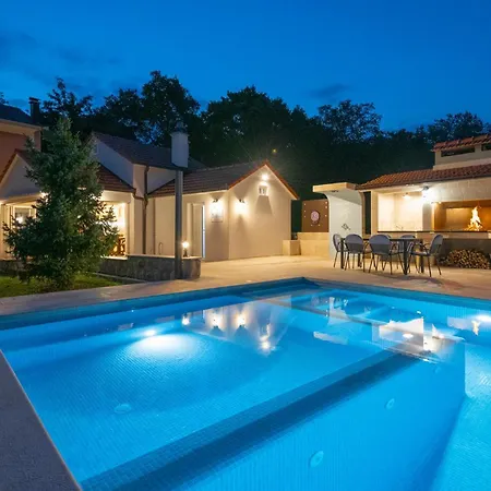 4 Bedroom Stunning In بيت للعطل *