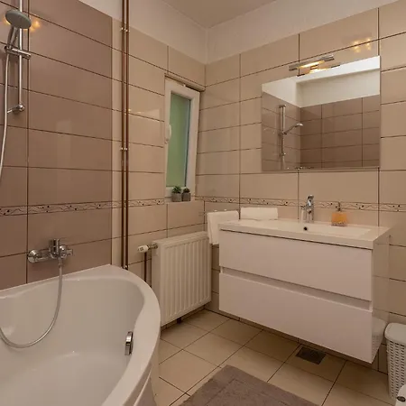 4 Bedroom Stunning In *