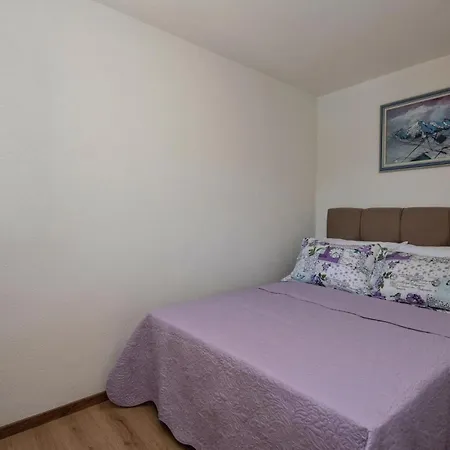 بيت للعطل 4 Bedroom Stunning In