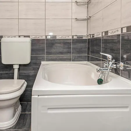 4 Bedroom Stunning In * إيموتسكي