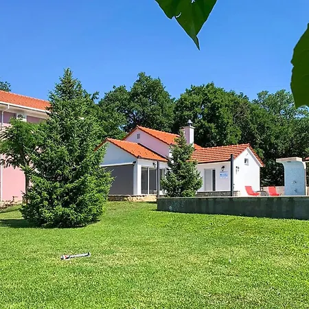 4 Bedroom Stunning In Casa de Férias Imotski