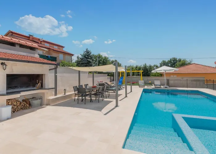 度假居 4 Bedroom Stunning In