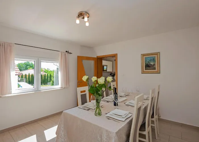 4 Bedroom Stunning In 度假居 伊莫茨基