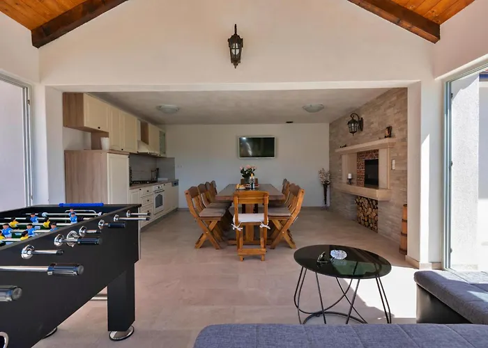 4 Bedroom Stunning In * 伊莫茨基