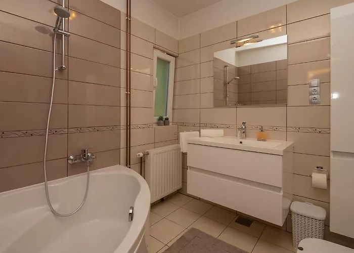 4 Bedroom Stunning In *