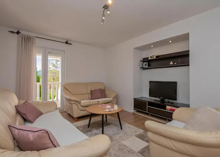 度假居 4 Bedroom Stunning In *