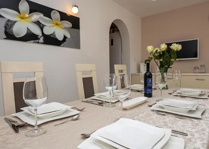 度假居 4 Bedroom Stunning In 伊莫茨基