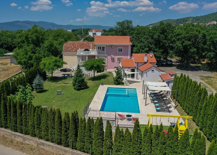 4 Bedroom Stunning In * 伊莫茨基