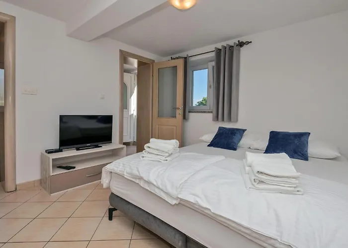 度假居 4 Bedroom Stunning In 伊莫茨基