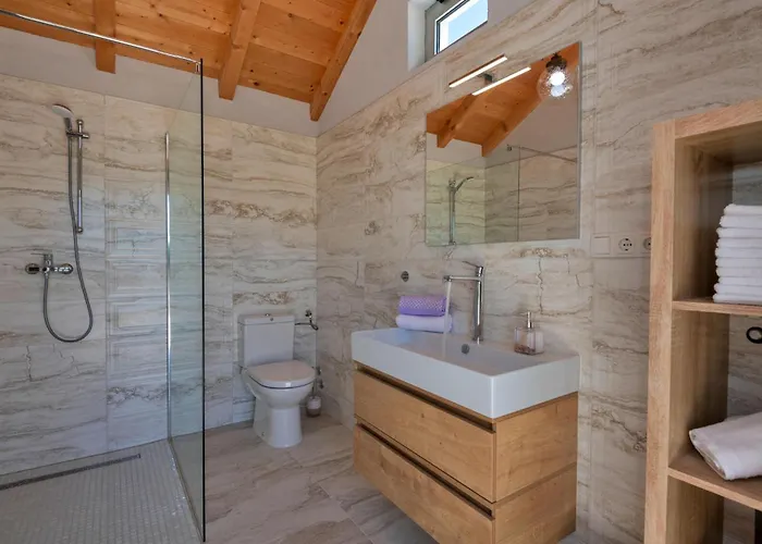 4 Bedroom Stunning In * 伊莫茨基