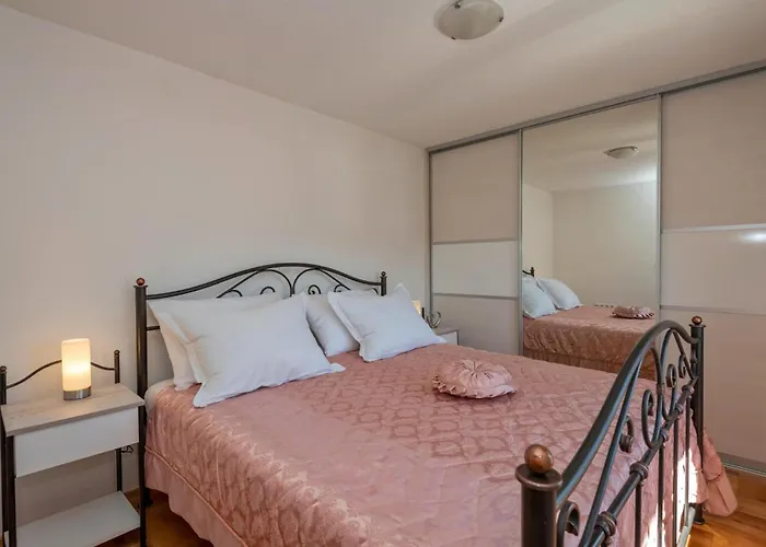 4 Bedroom Stunning In 度假居 伊莫茨基