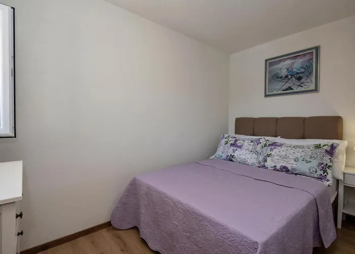 4 Bedroom Stunning In 度假居 伊莫茨基