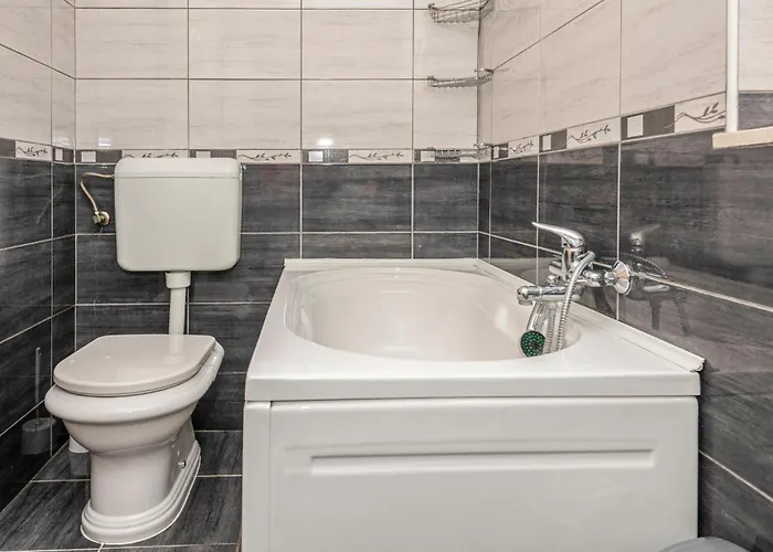 4 Bedroom Stunning In 度假居 伊莫茨基